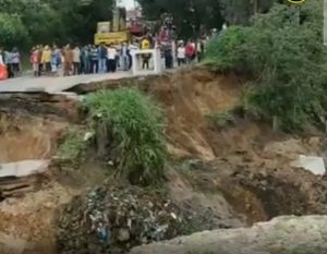 20210107150757-1-jalan-sidikalang-medan-amblas-sebabkan-rumah-warga-rusak-begini-penampakannya-002-fatimah-rahmawati