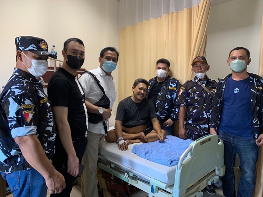 Ketua Fraksi Partai Golkar Kota Medan Kunjungi Ketua Rayon AMPI Medan Johor yang Terbaring Sakit