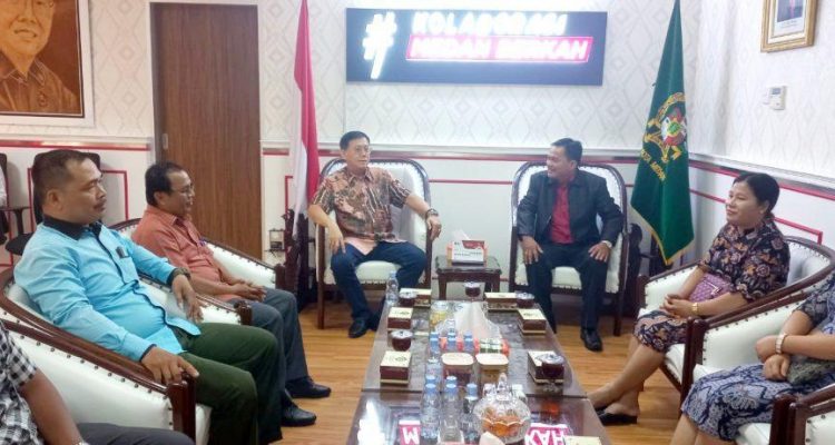 Hasyim Menerima Panitia Pembangunan Gereja BNKP Resort 42