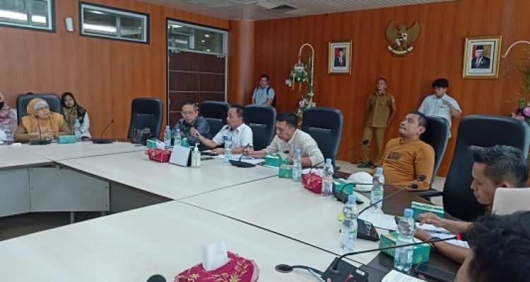 Komisi II Komit Memperjuangkan Kesejahteraan Ribuan Guru Honor