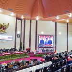 Pengumuman Kenaikan Gaji Langsung Disambut Tepuk Tangan di Gedung Dewan