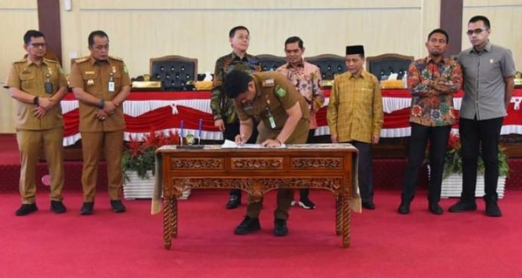DPRD Tandatangani Ranperda Kota Medan Tentang Pajak dan Retribusi Daerah