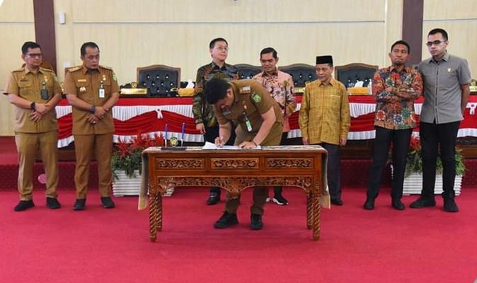 DPRD Tandatangani Ranperda Kota Medan Tentang Pajak dan Retribusi Daerah