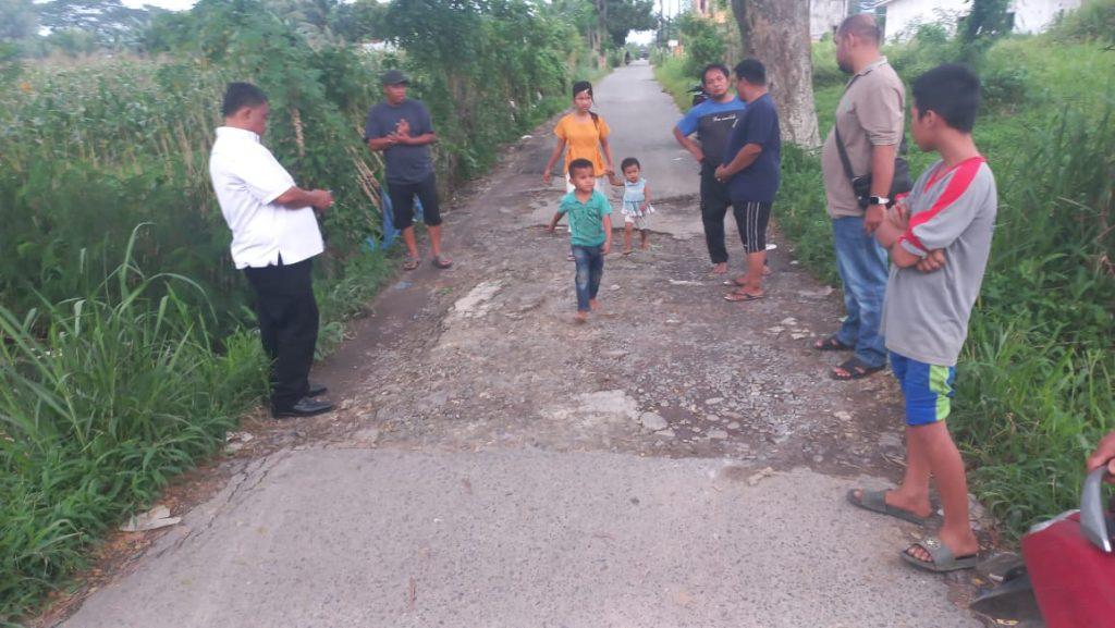Binsar Simarmata Meninjau Jalan Rusak di Medan Tuntungan, Dorong untuk Perbaikan Segera